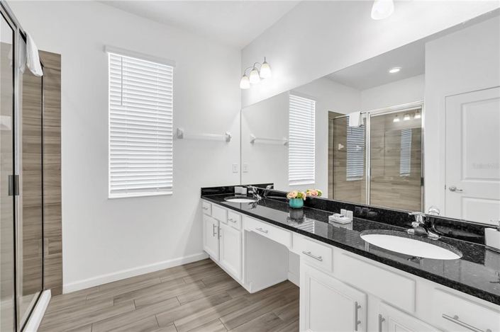 Image No.30-8 Bed Property for sale