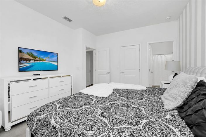 Image No.39-8 Bed Property for sale