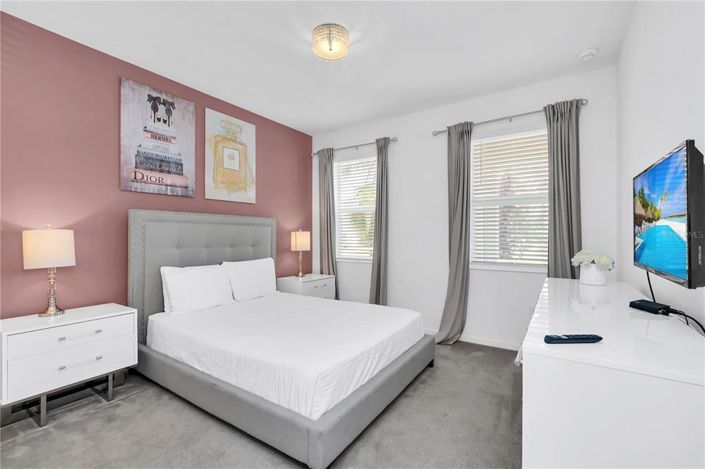 Image No.50-8 Bed Property for sale