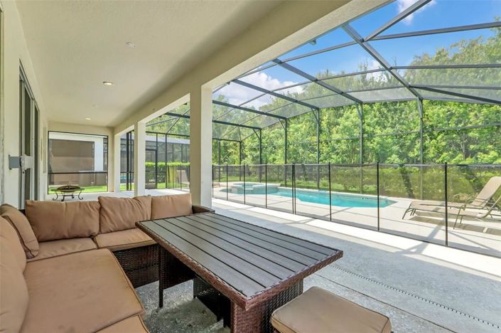 Image No.55-8 Bed Property for sale