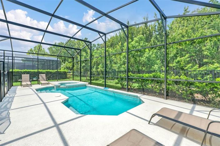 Image No.56-8 Bed Property for sale