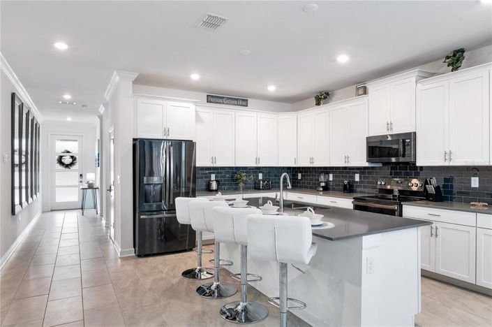 Image No.9-6 Bed Property for sale