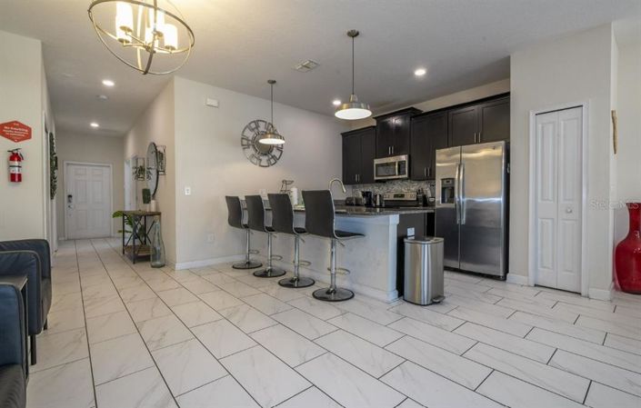 Image No.18-5 Bed Townhouse for sale