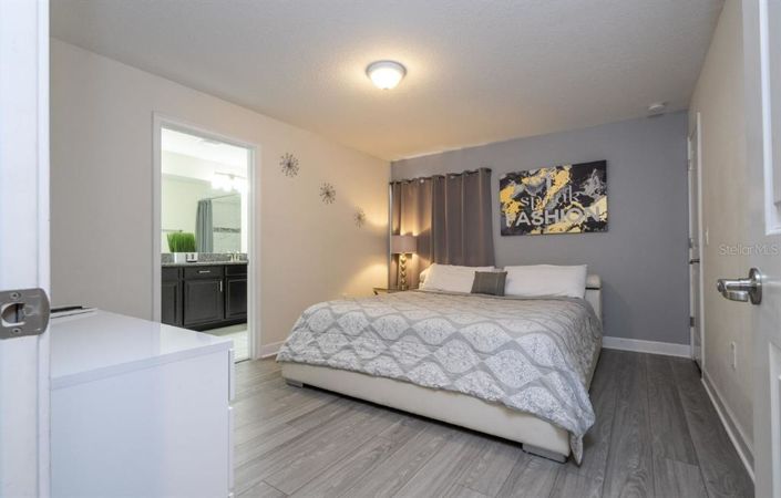 Image No.25-5 Bed Townhouse for sale