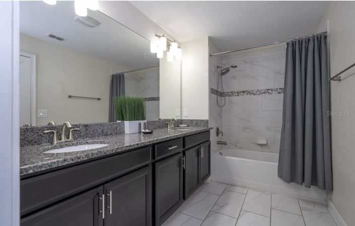 Image No.28-5 Bed Townhouse for sale