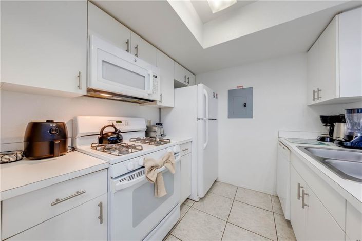 Image No.10-2 Bed Townhouse for sale