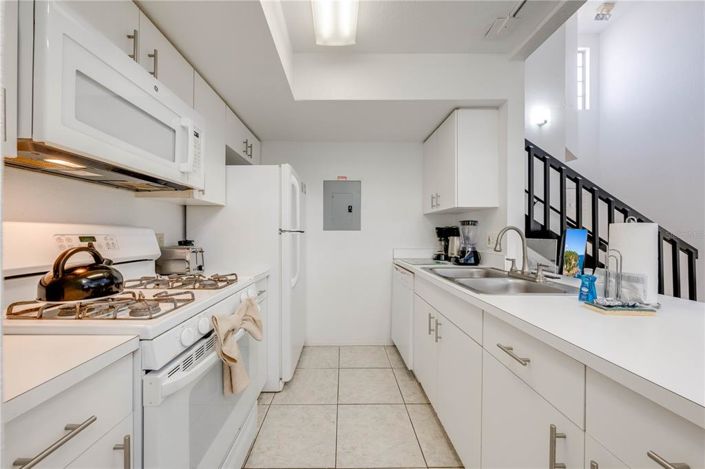 Image No.9-2 Bed Townhouse for sale