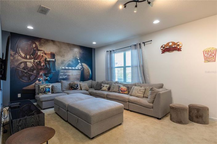 Image No.21-6 Bed Property for sale