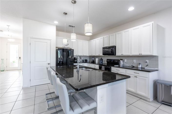 Image No.9-6 Bed Property for sale