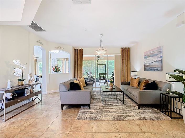 Image No.4-4 Bed Property for sale