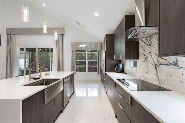 Image No.11-4 Bed Property for sale