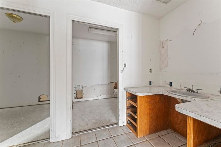 Image No.19-4 Bed Property for sale