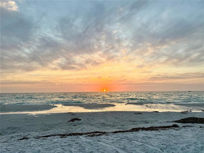 Image No.100-3 Bed Property for sale