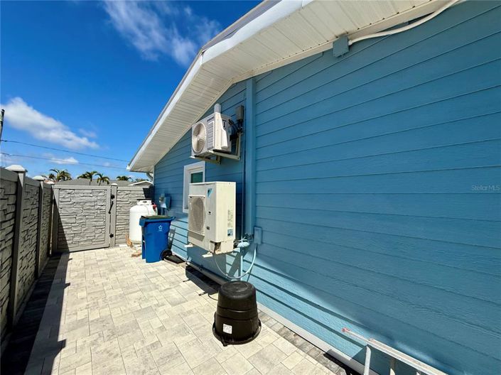 Image No.81-3 Bed Property for sale