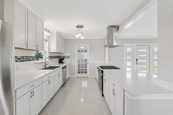 Image No.17-3 Bed Property for sale