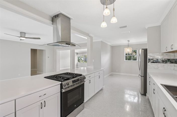 Image No.19-3 Bed Property for sale