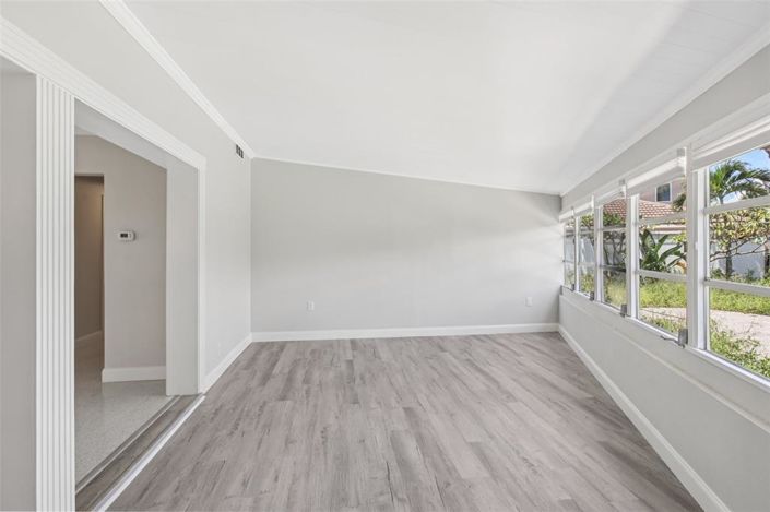 Image No.25-3 Bed Property for sale