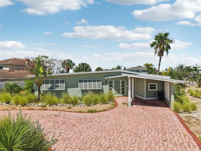 Image No.6-3 Bed Property for sale