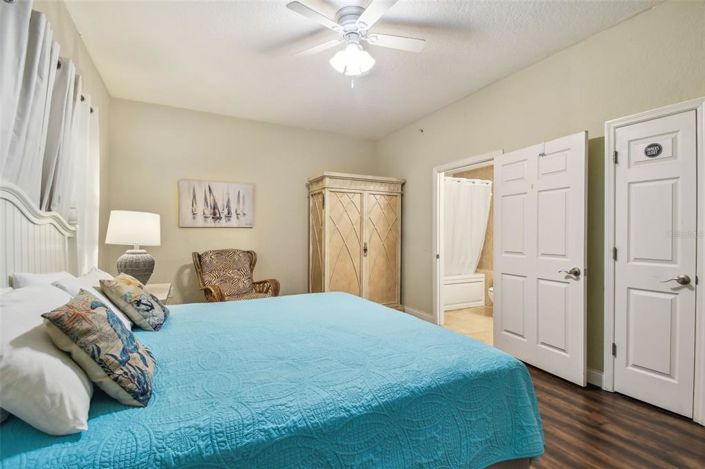 Image No.17-2 Bed Property for sale