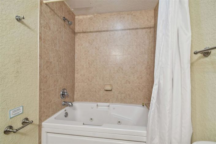 Image No.20-2 Bed Property for sale