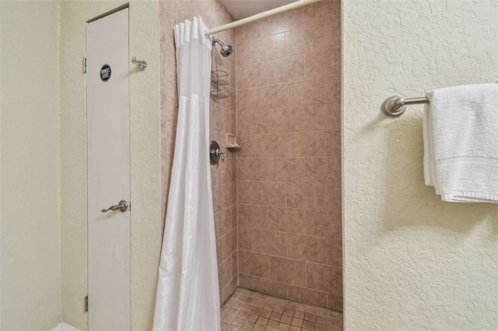 Image No.28-2 Bed Property for sale