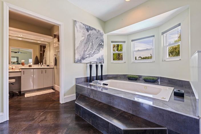 Image No.29-4 Bed Property for sale