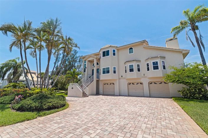 Image No.4-4 Bed Property for sale