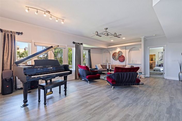 Image No.8-4 Bed Property for sale