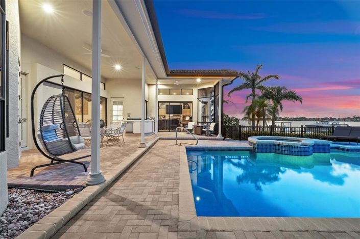 Image No.10-5 Bed Property for sale