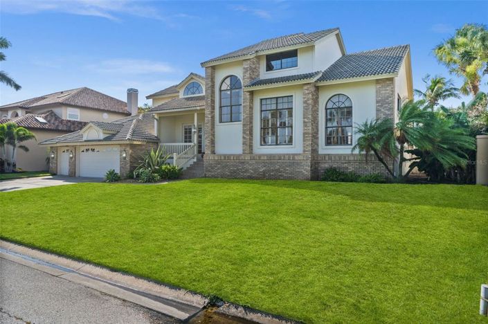 Image No.17-5 Bed Property for sale