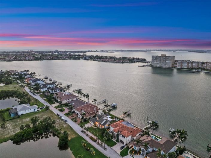 Image No.3-5 Bed Property for sale