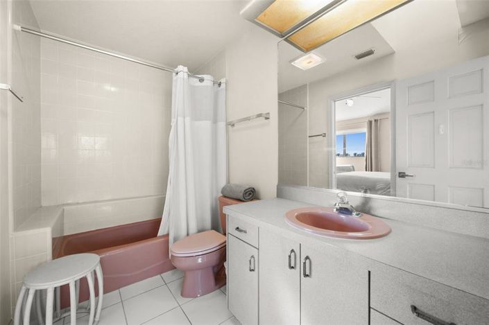 Image No.38-5 Bed Property for sale