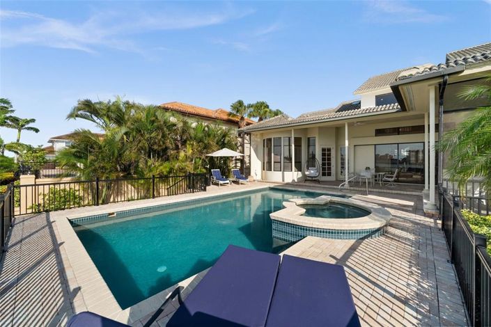 Image No.50-5 Bed Property for sale