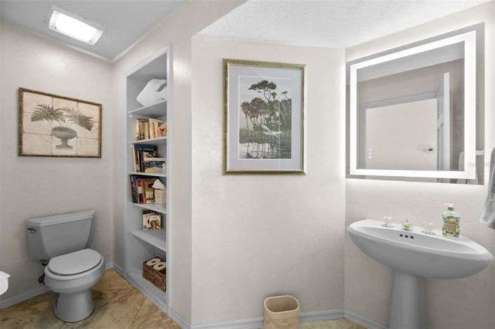 Image No.56-5 Bed Property for sale