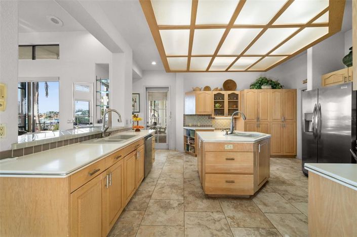 Image No.60-5 Bed Property for sale