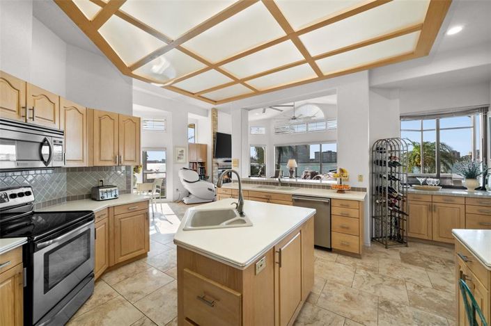 Image No.61-5 Bed Property for sale