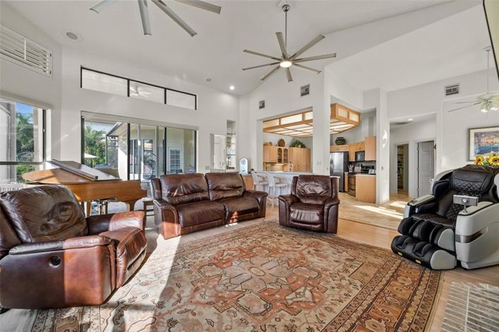 Image No.66-5 Bed Property for sale