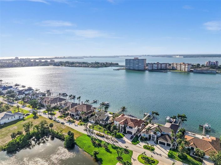 Image No.69-5 Bed Property for sale