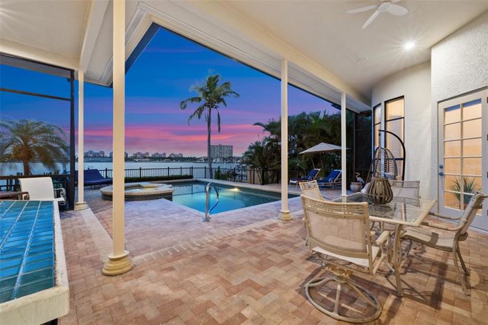 Image No.9-5 Bed Property for sale