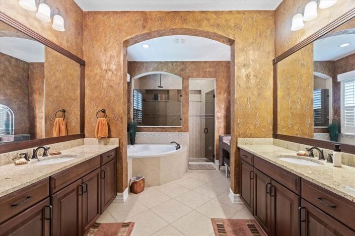 Image No.37-4 Bed Property for sale