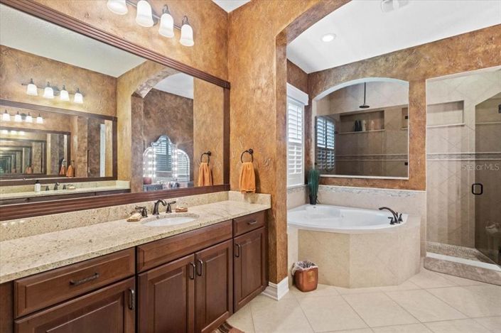 Image No.38-4 Bed Property for sale