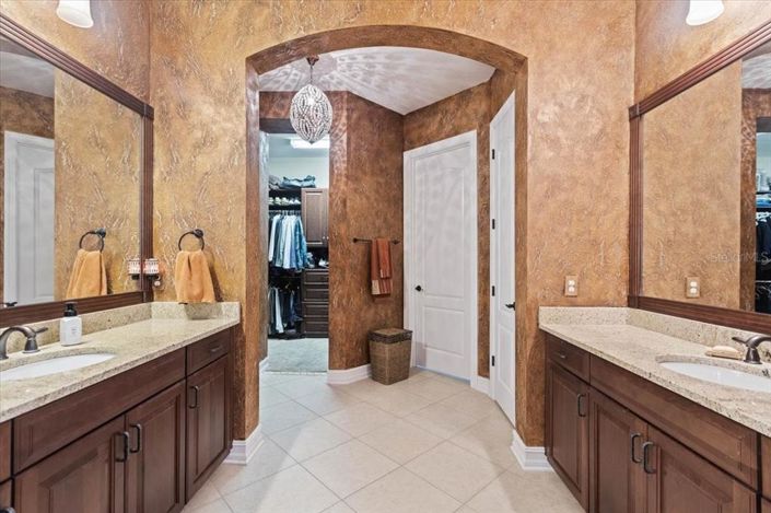 Image No.40-4 Bed Property for sale