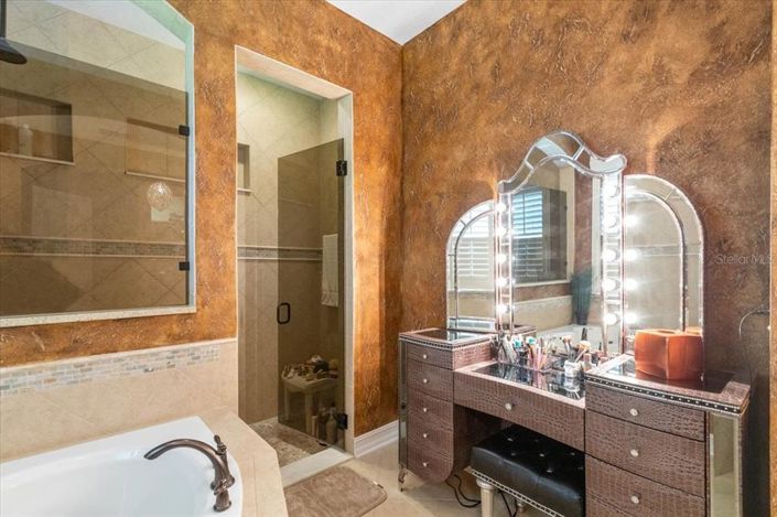 Image No.41-4 Bed Property for sale