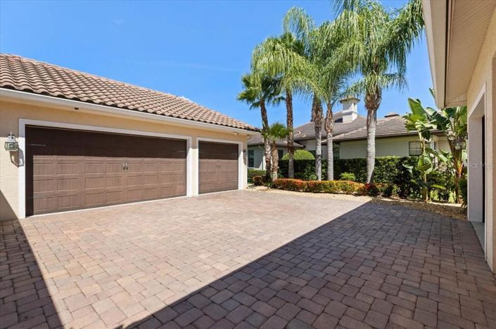 Image No.66-4 Bed Property for sale