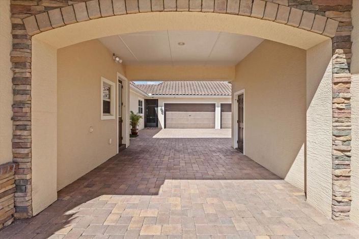 Image No.67-4 Bed Property for sale