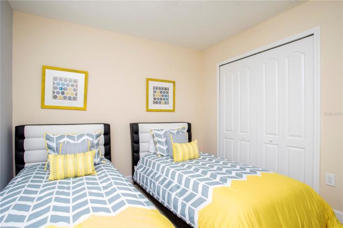 Image No.12-6 Bed Property for sale