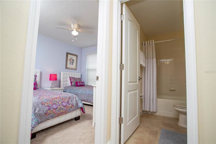 Image No.36-6 Bed Property for sale