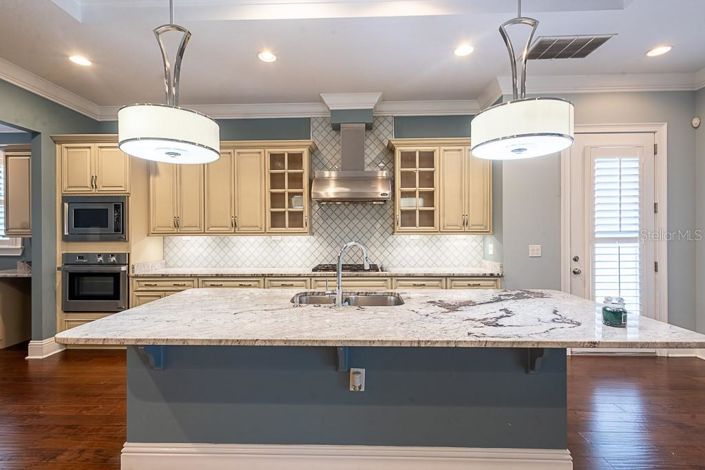 Image No.12-4 Bed Property for sale