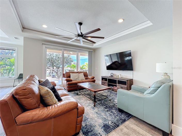 Image No.13-10 Bed Property for sale