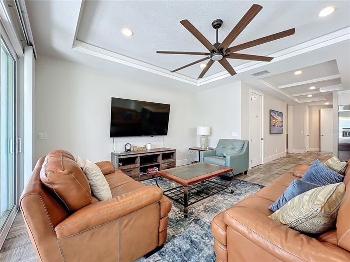 Image No.14-10 Bed Property for sale